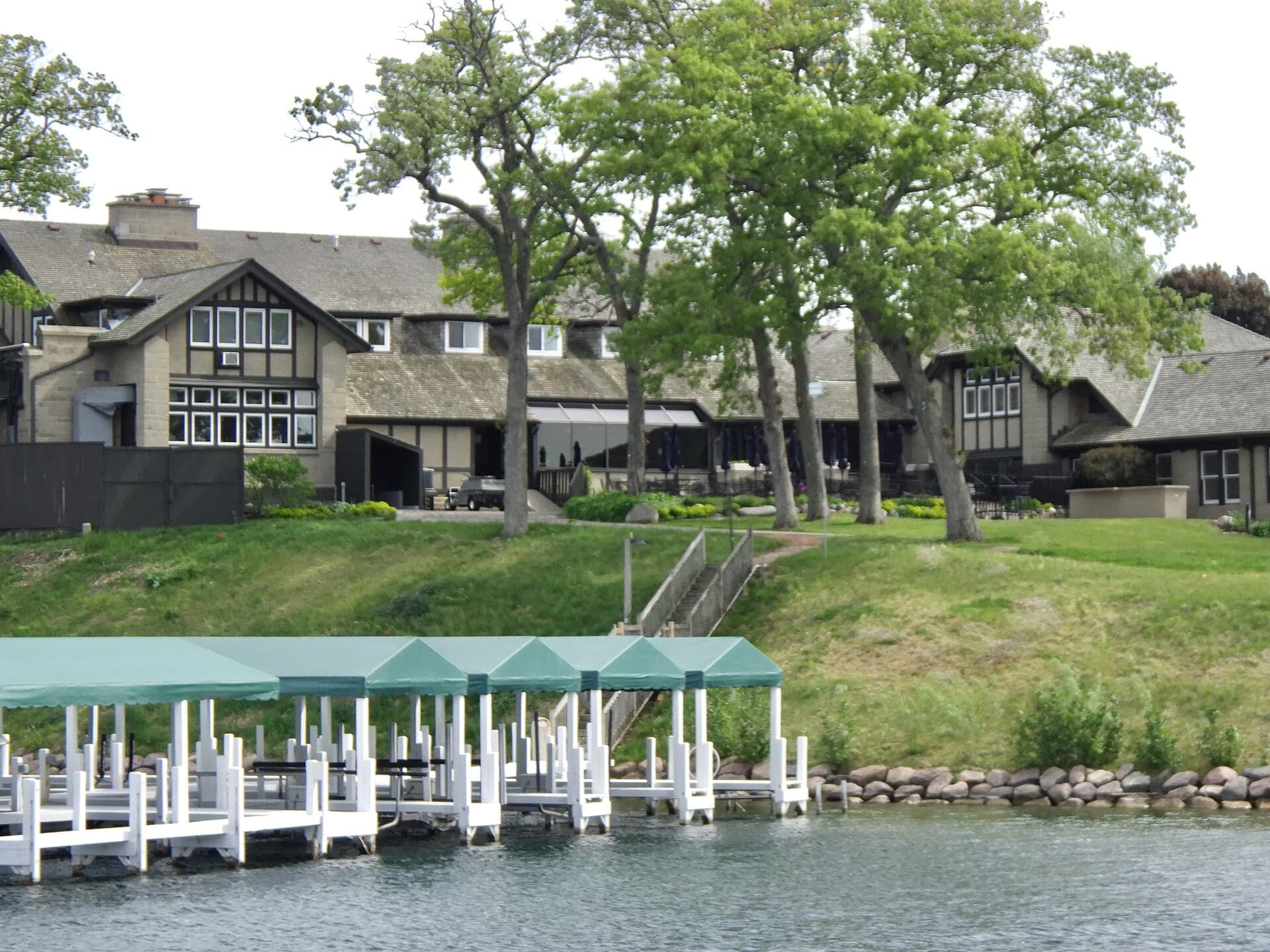 The Prairie School clubhouse at Lake Geneva Country Club